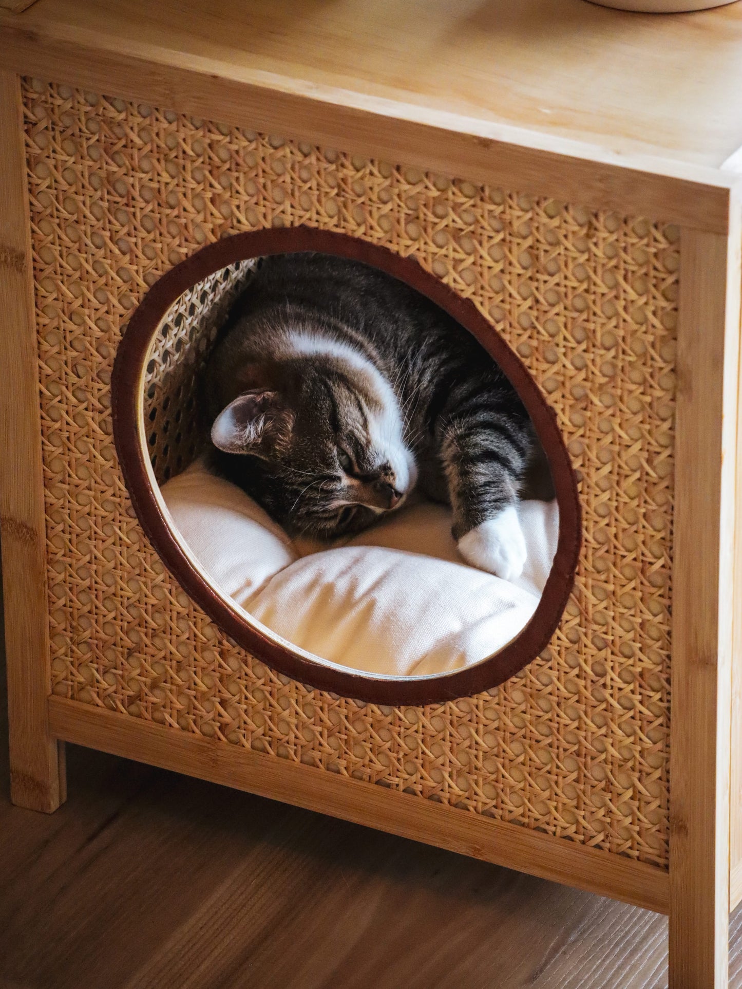 LE ZEST | Lit Table en Rotin Japandi pour Chat | CATSAURA